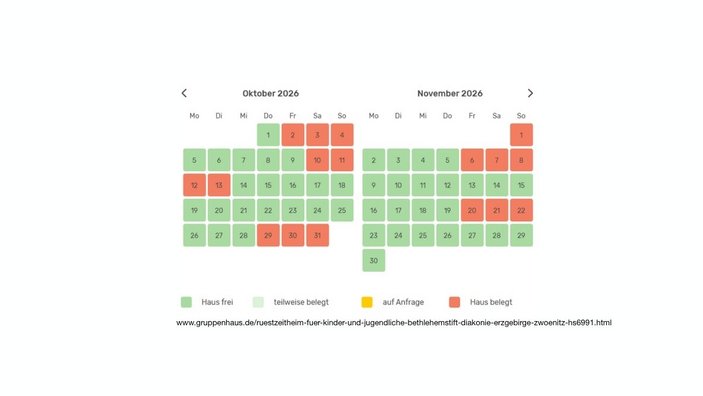 Belegungsübersicht des Rüstzeitheims Zwönitz für die Monate Oktober und November 2026. Der Kalender zeigt auf einen Blick die aktuellen Verfügbarkeiten des Hauses. Freie, teilweise belegte und bereits gebuchte Zeiträume sind farblich gekennzeichnet und erleichtern die Planung von Freizeiten, Klassenfahrten, Familien- und Gruppenveranstaltungen. Die aktuelle Belegung wird über das Buchungsportal Gruppenhaus.de bereitgestellt.